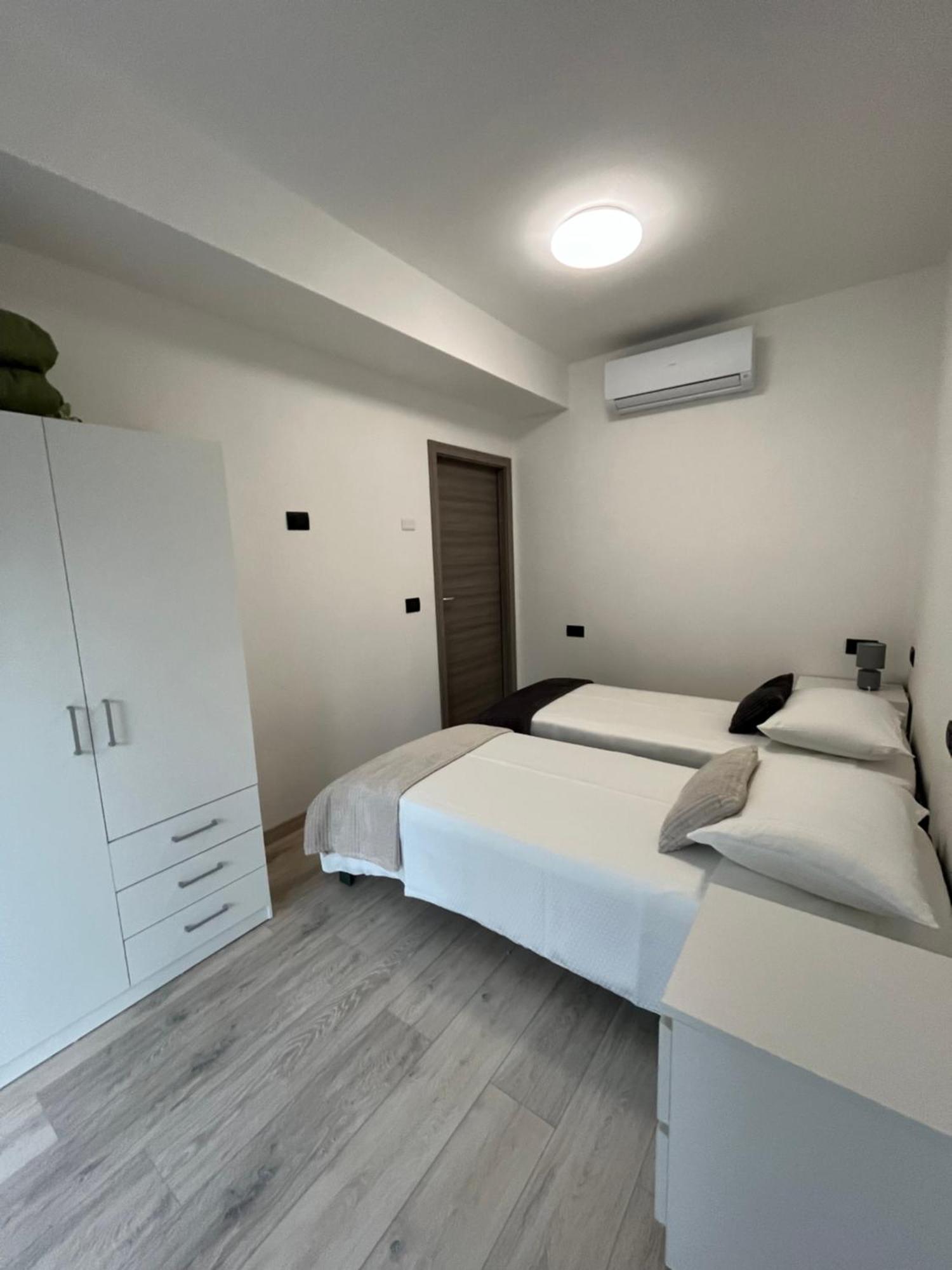 טיראנו Casa Vacanze Lucia מראה חיצוני תמונה